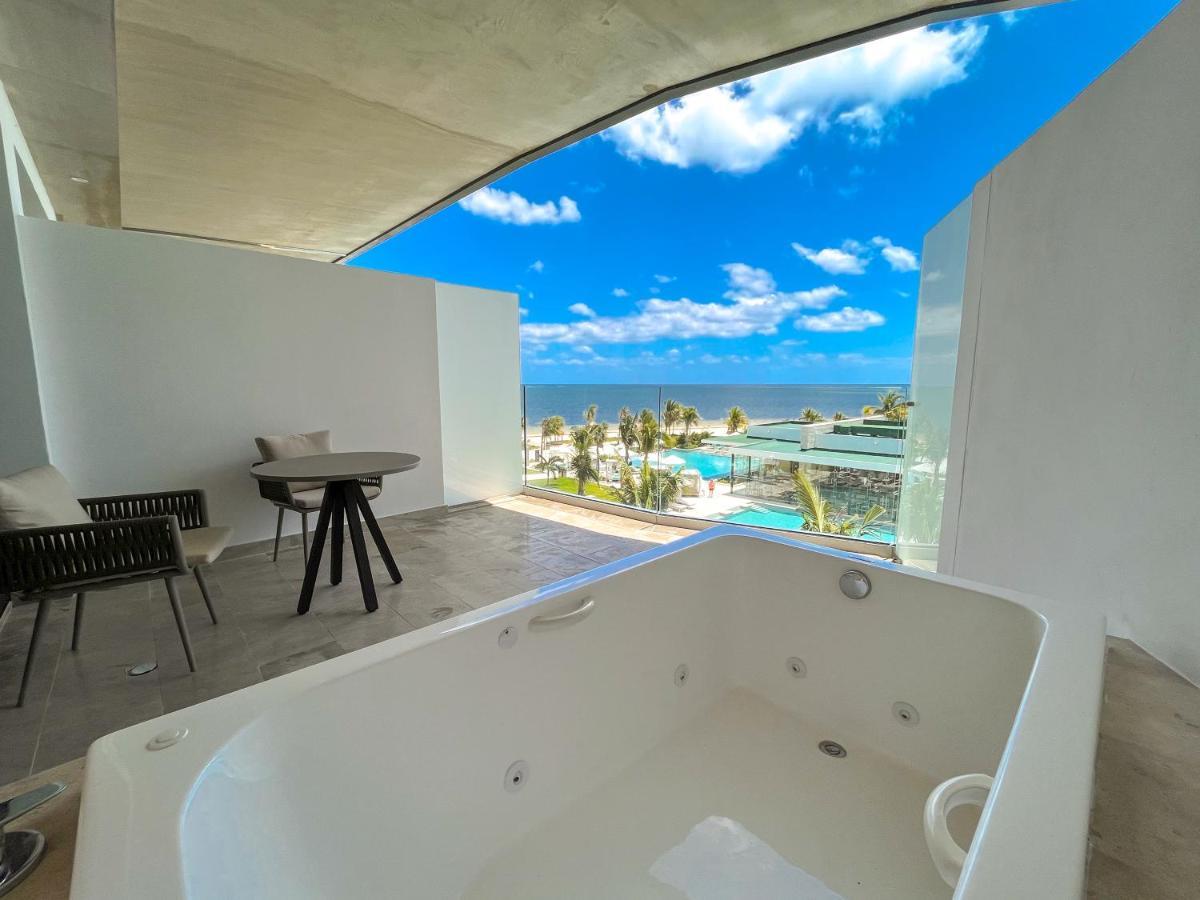 Serenity Club Junior Suite met 2 Queensize Bedden en Uitzicht op de Oceaan